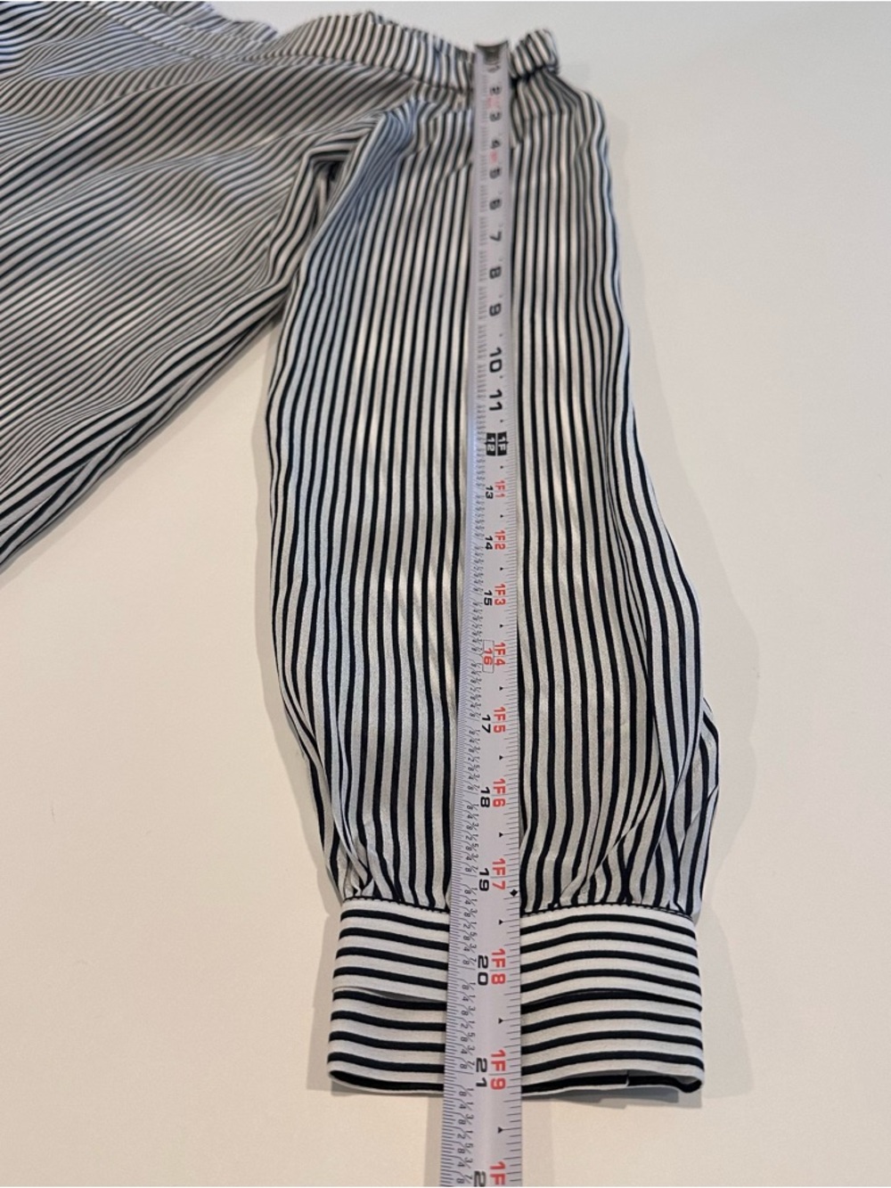 Cabi 100% Silk Off Shoulder Striped Blouse XS Black White Tunic Top Lightweight - Picture 14 of 15